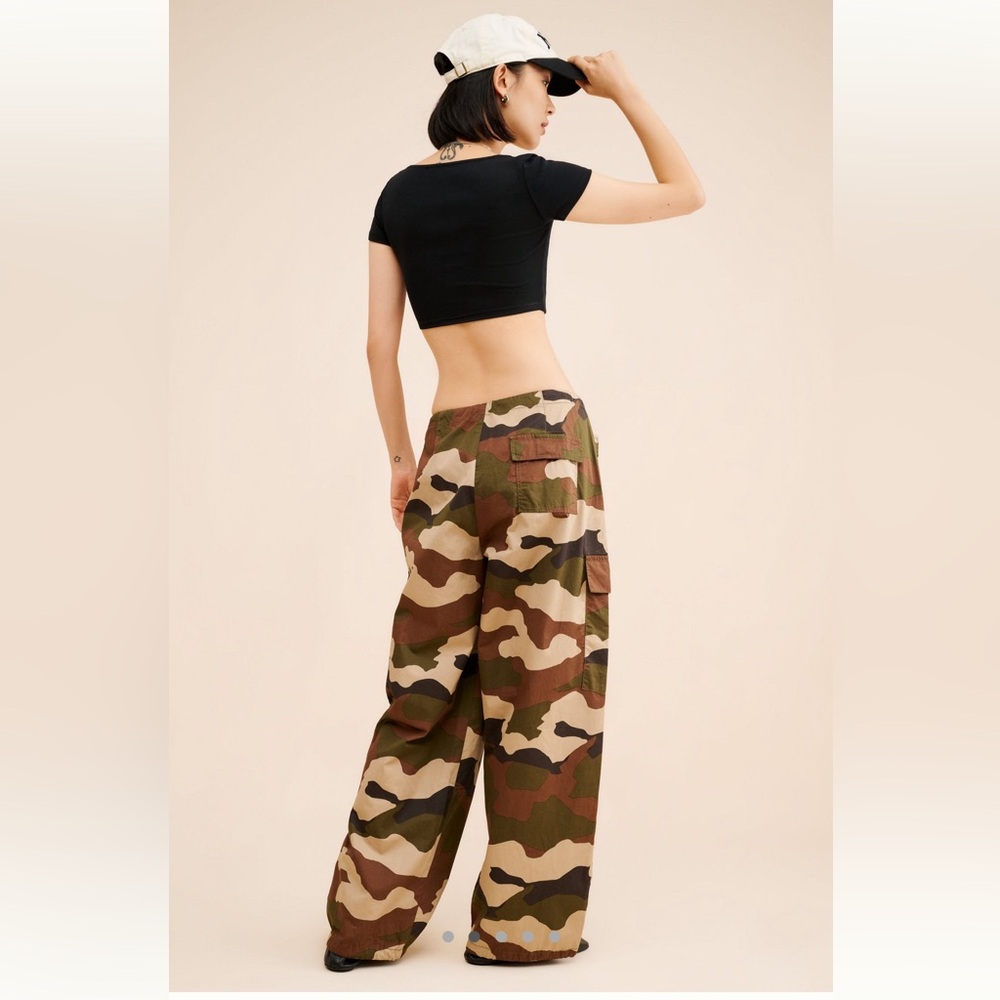 NWT Good American Women's Parachute Green Camo Cargo Pants Size L - Picture 2 of 11
